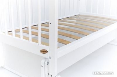 Классическая детская кроватка Bambini М 01.10.20 (белый) - фото3