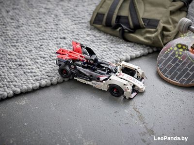 Конструктор LEGO Technic 42137 Formula E Porsche 99X Electric - фото4