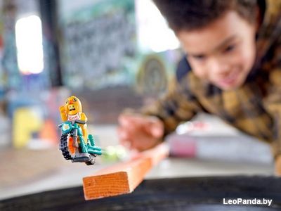 Конструктор LEGO City 60310 Трюковый мотоцикл с цыпленком - фото4