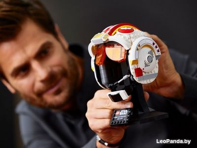 Конструктор LEGO Star Wars 75327 Шлем Люка Скайуокера (Красный-5) - фото3